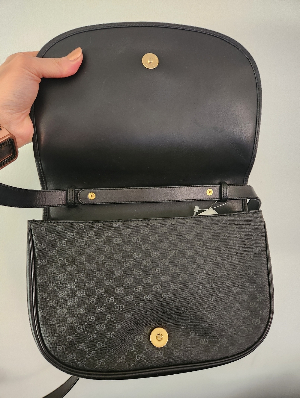 Gucci Black Crossbody Shoulder Bag with Gold Hardware - Picture 5 of 8